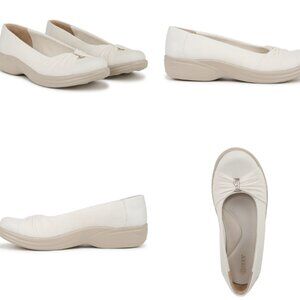 Almost New BZEES PAIGE SLIP ON size 7 ½ wide Sugar Cream Fabric